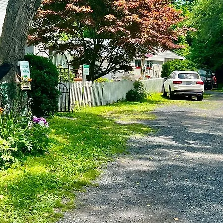 Next To The Inn Entire Colonial House With Lovely Porch & Extremely Fast Wi-Fi Washington Exterior photo