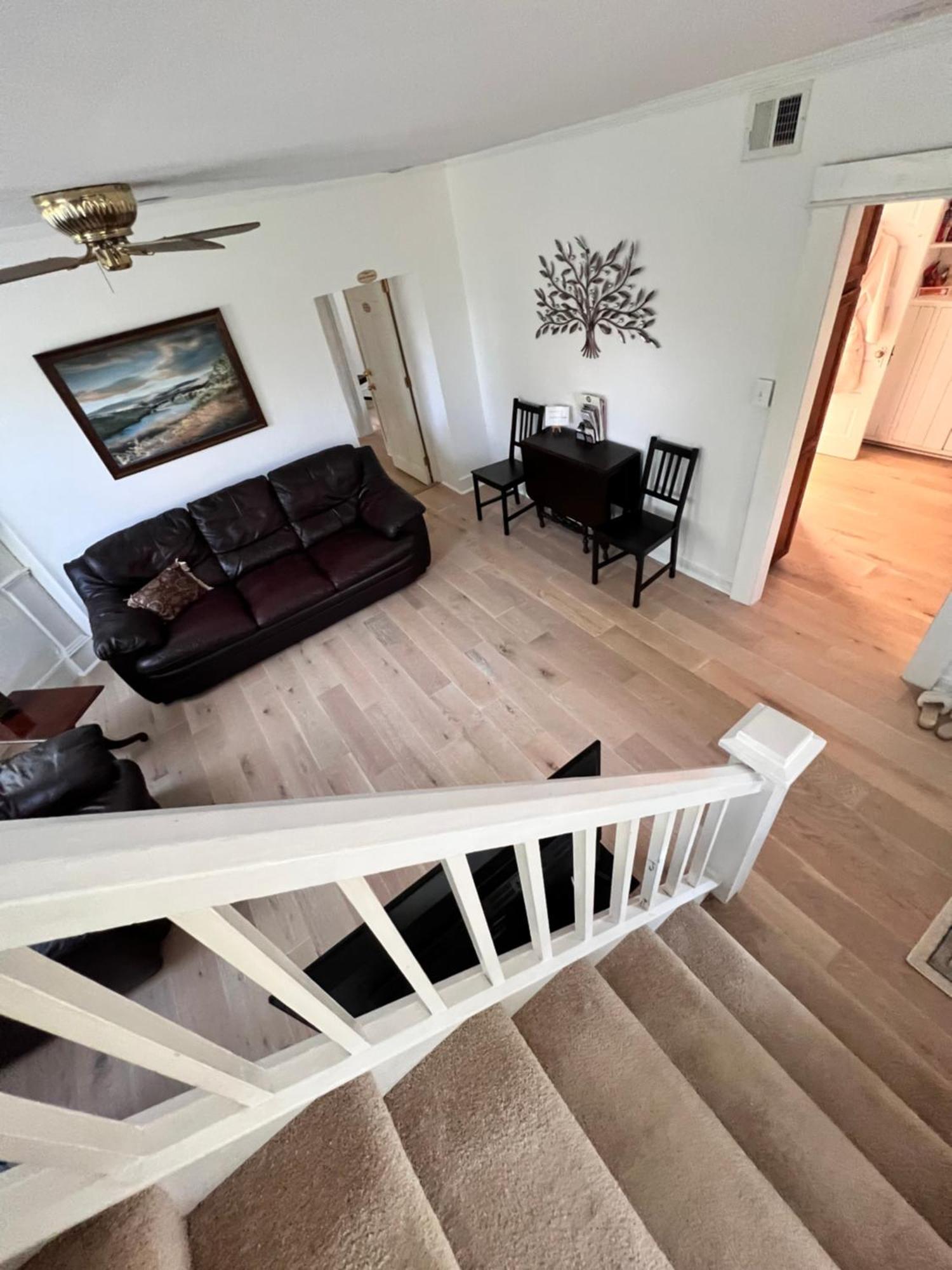 Across The Inn Entire Colonial House With Lovely Porch & Extremely Fast Wi-Fi Holiday home Washington