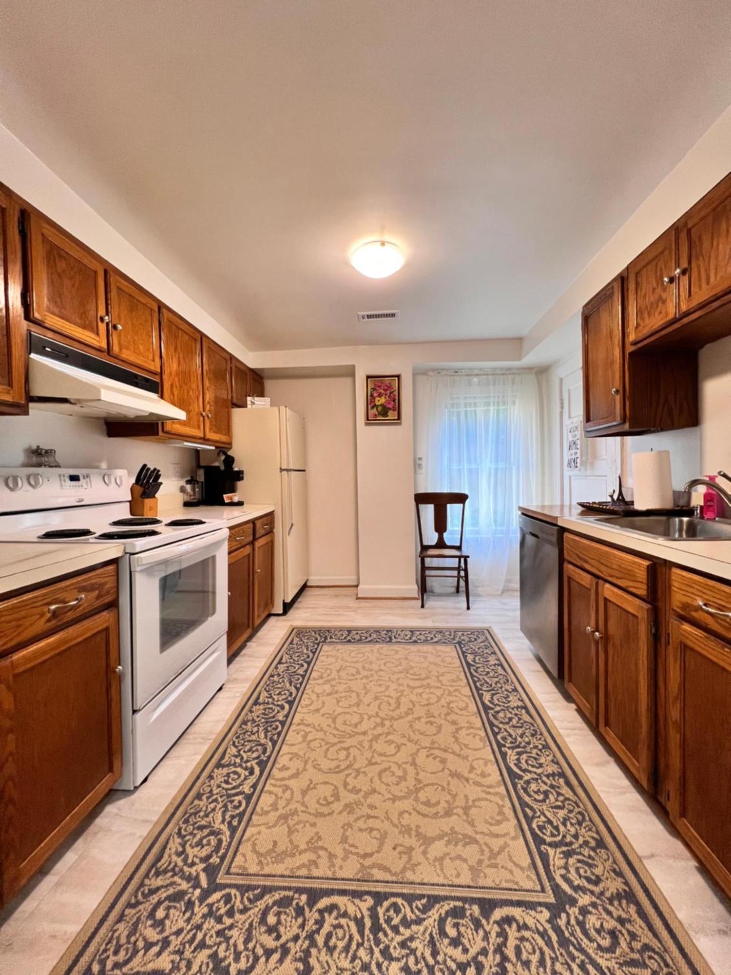 Holiday home Across The Inn Entire Colonial House With Lovely Porch & Extremely Fast Wi-Fi *