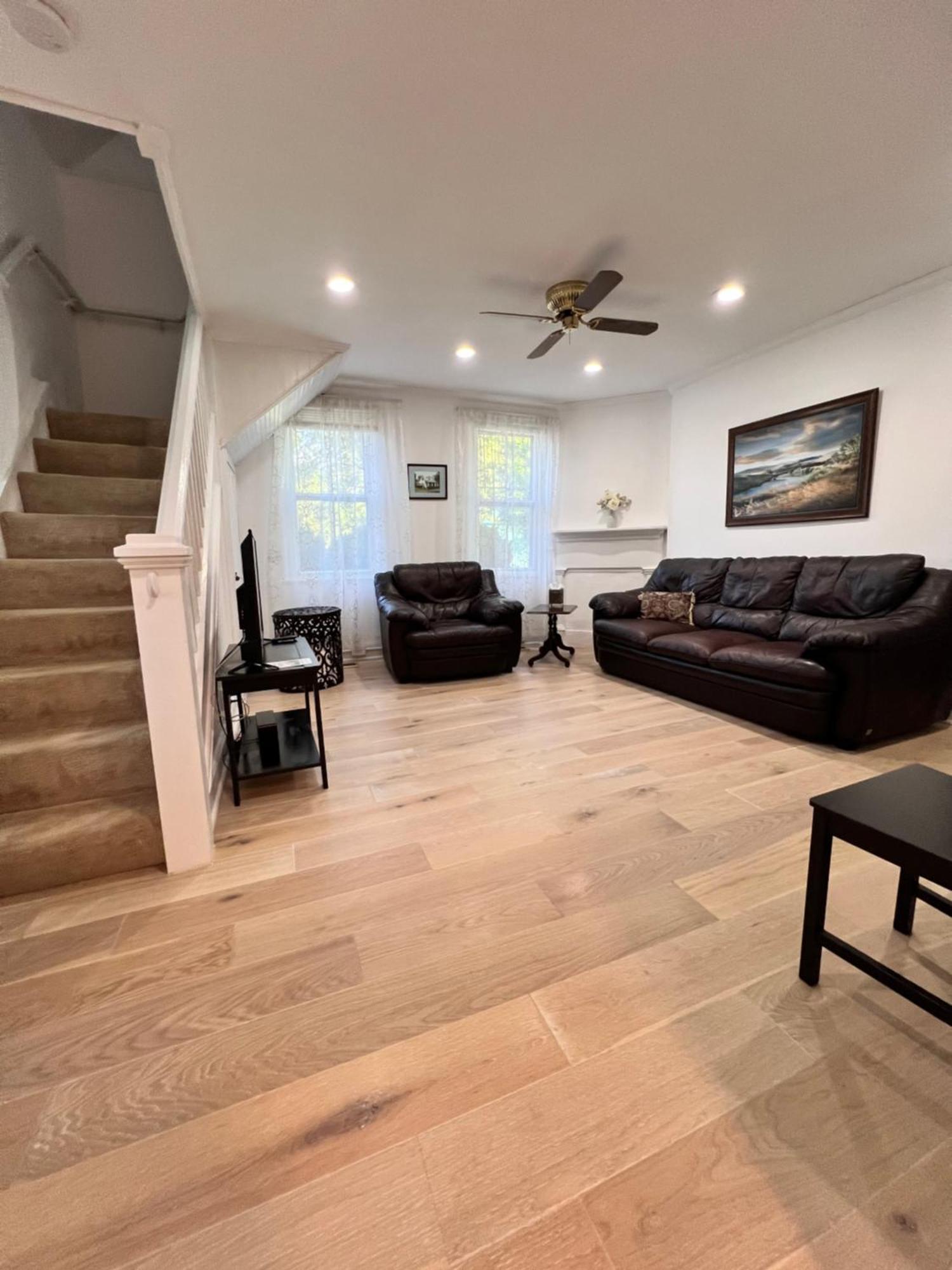 Holiday home Across The Inn Entire Colonial House With Lovely Porch & Extremely Fast Wi-Fi Washington