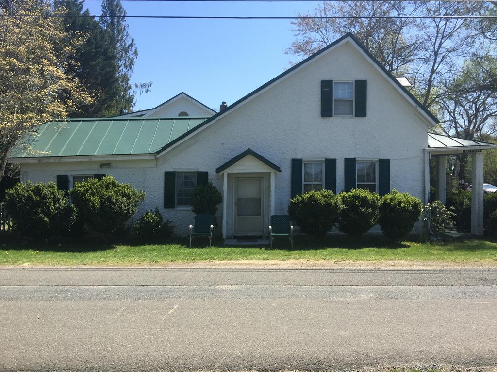 Holiday home Across The Inn Entire Colonial House With Lovely Porch & Extremely Fast Wi-Fi Washington